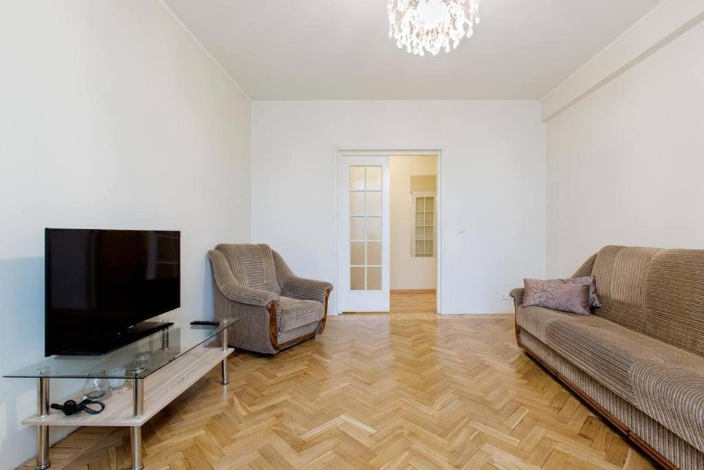 Bright Apartment Near Bus Statioon ทาลลินน์ ภายนอก รูปภาพ